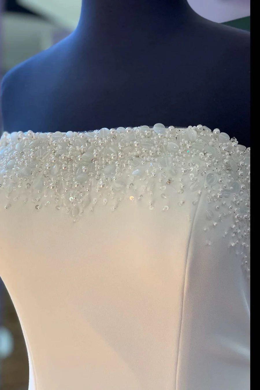 Robe de mariée longue sirène bustier ornée de perles
